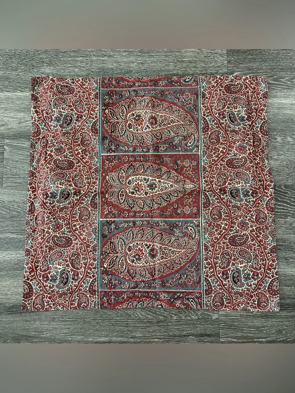 Pottery Barn Talia Paisley EURO Pillow Shams Cotton Percale 26x26 Red Set of 2